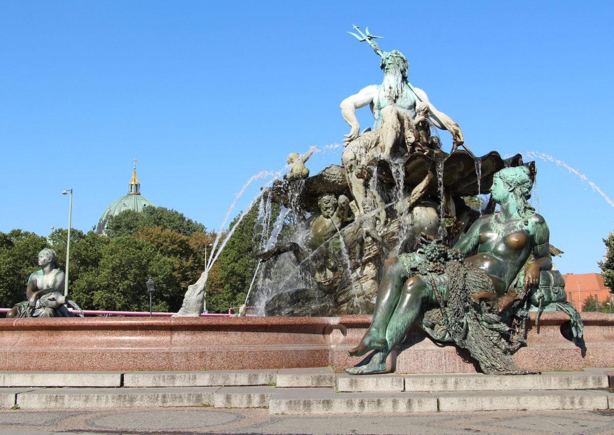 Berlin_-_Neptunbrunnen_(1)